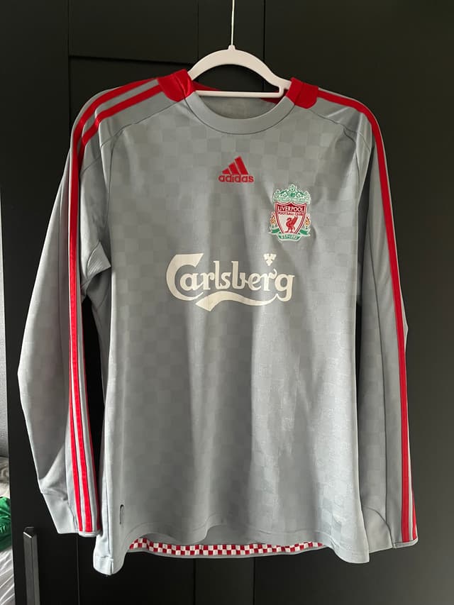Liverpool 2008/09 away kit torres