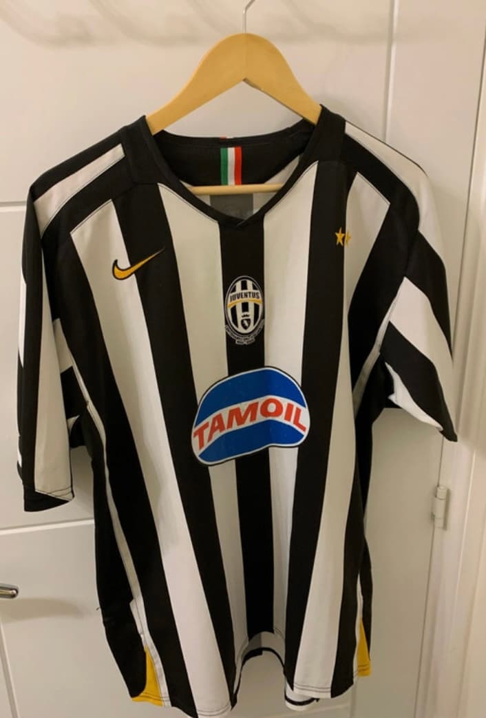 Juventus 2005/06 - Home - Image 1