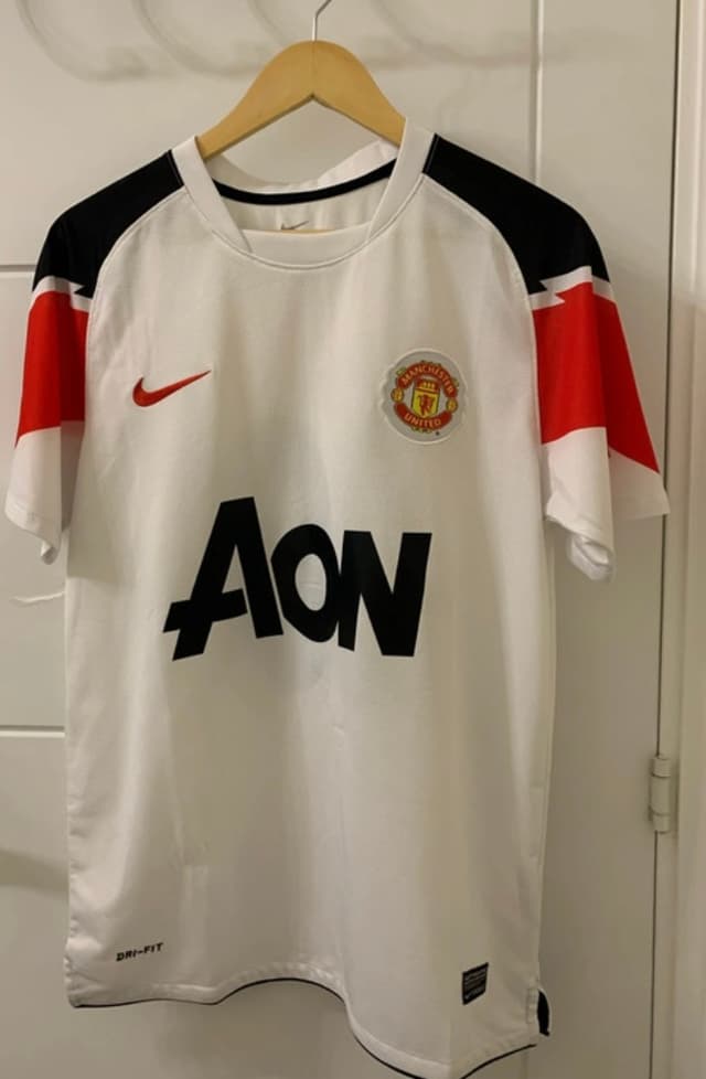 Manchester United 2010/11 - Away