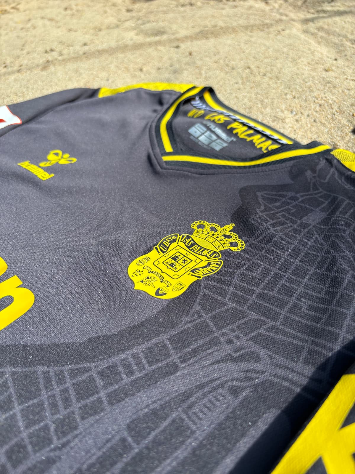 U.D Las Palmas 2023 Away #28 Julián Araujo - Image 2