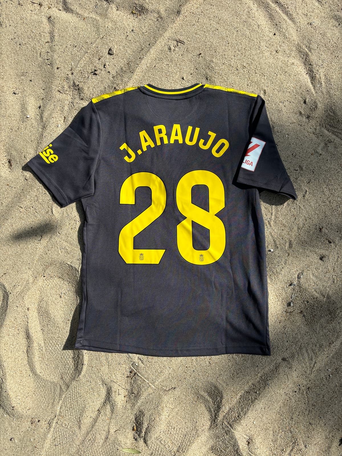 U.D Las Palmas 2023 Away #28 Julián Araujo - Image 3